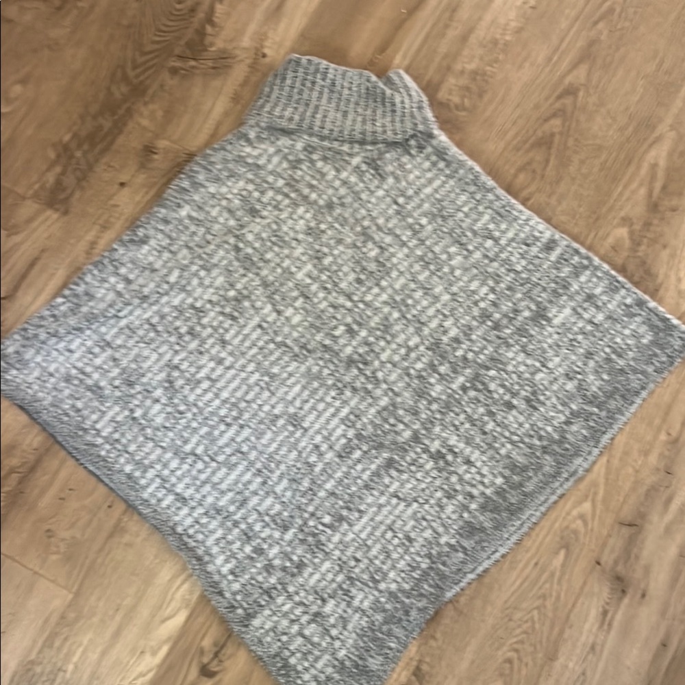 Simply Noelle Heathered Gray Poncho